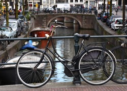 Normal_amsterdam-1696937_960_720