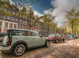 Normal_auto__parkeren__kade__amsterdam__straat