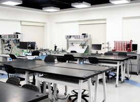 Nieuwe trainingen moeten het tekort aan IT'ers verminderen Nieuwe trainingen moeten het tekort aan IT'ers verminderen